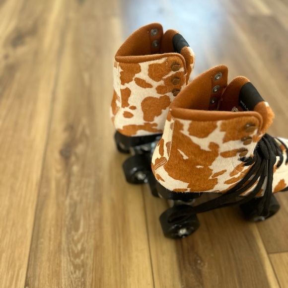 Intentionally blank whip it genuine calf hair roller skates size 36 women’s - Picture 6 of 11